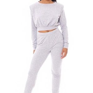 Womens Gray Embellished Cropped Top Jogger Set in sz large